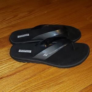 Skechers Black flip flops